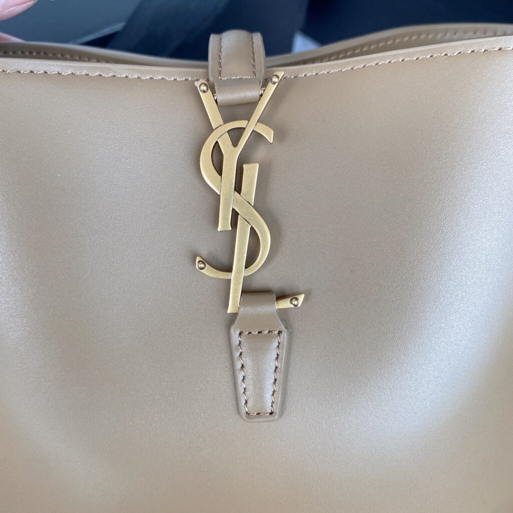 le 37 small 17cm dark beige shiny calfskin - Product Image 2