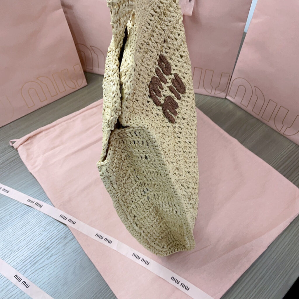 miu tote bag 38cm beige woven fabric - Product Image 2
