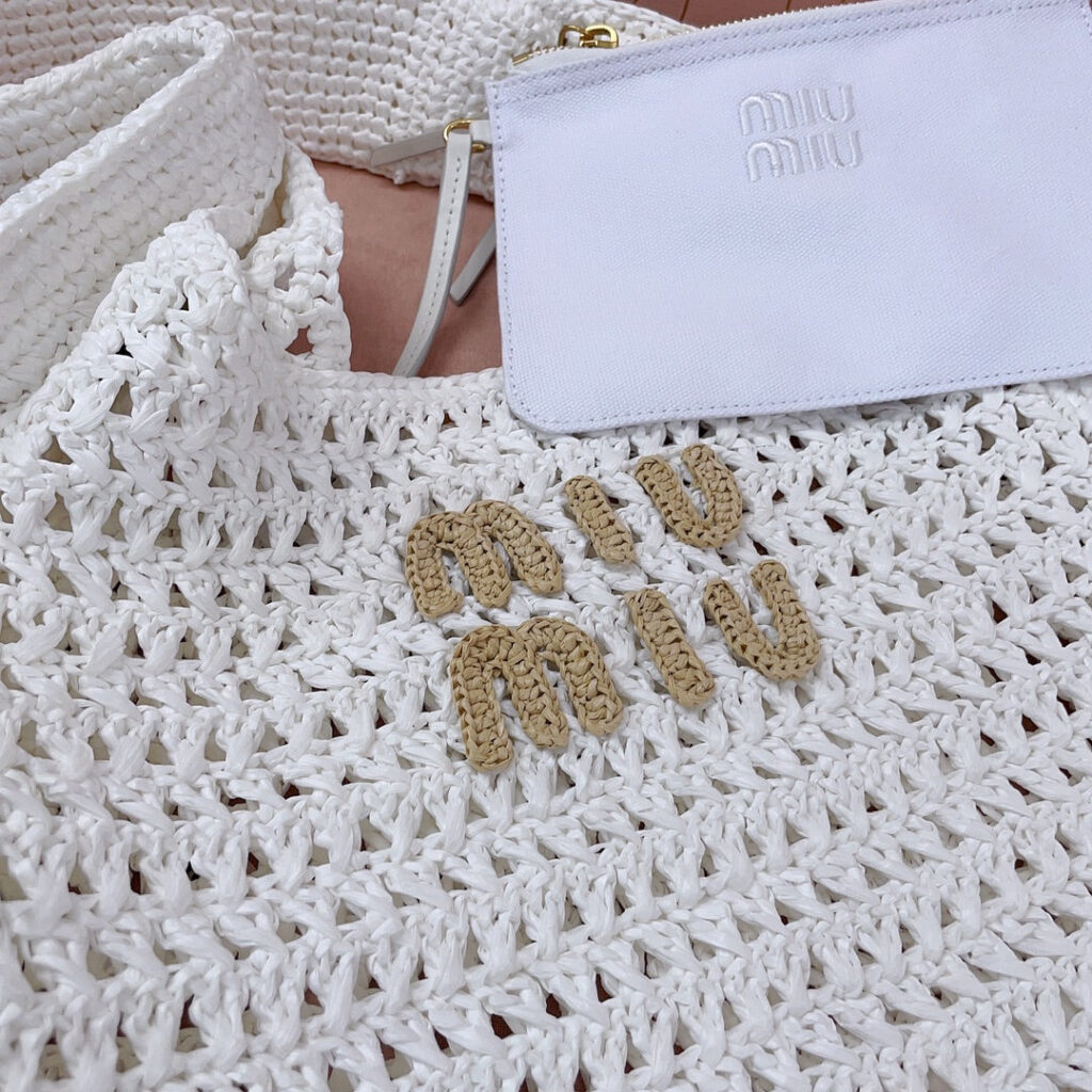 miu hobo bag 31cm white woven fabric - Product Image 2