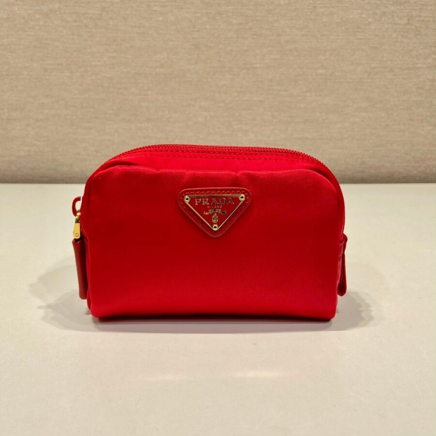 CLUTCH 12 IN PASSION RED RE-NYLON | Studio Nafay