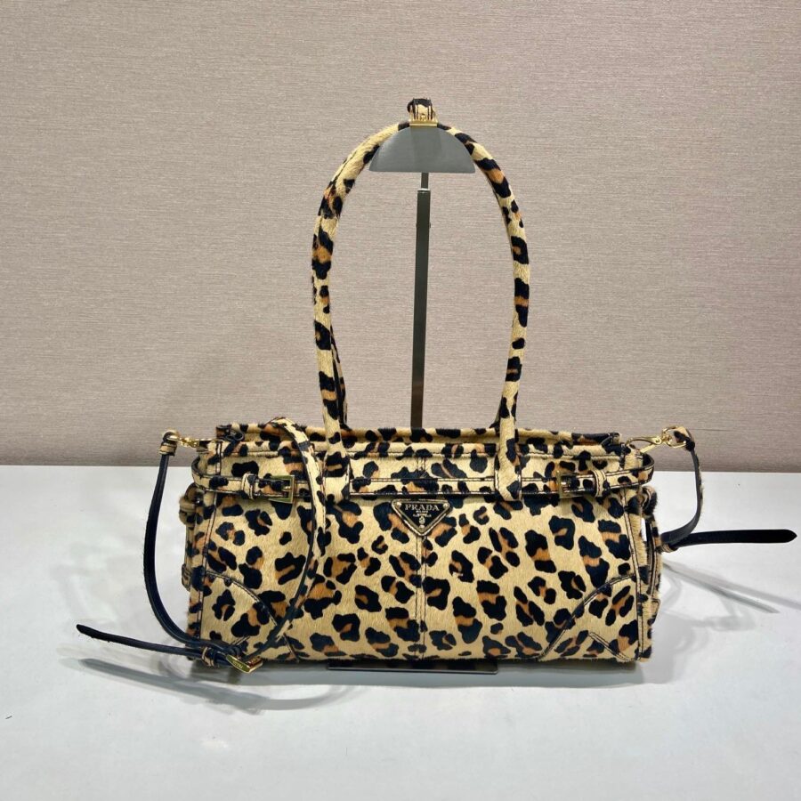 TOP HANDLE BAG 32 IN LEOPARD PRINT LEATHER | Studio Nafay