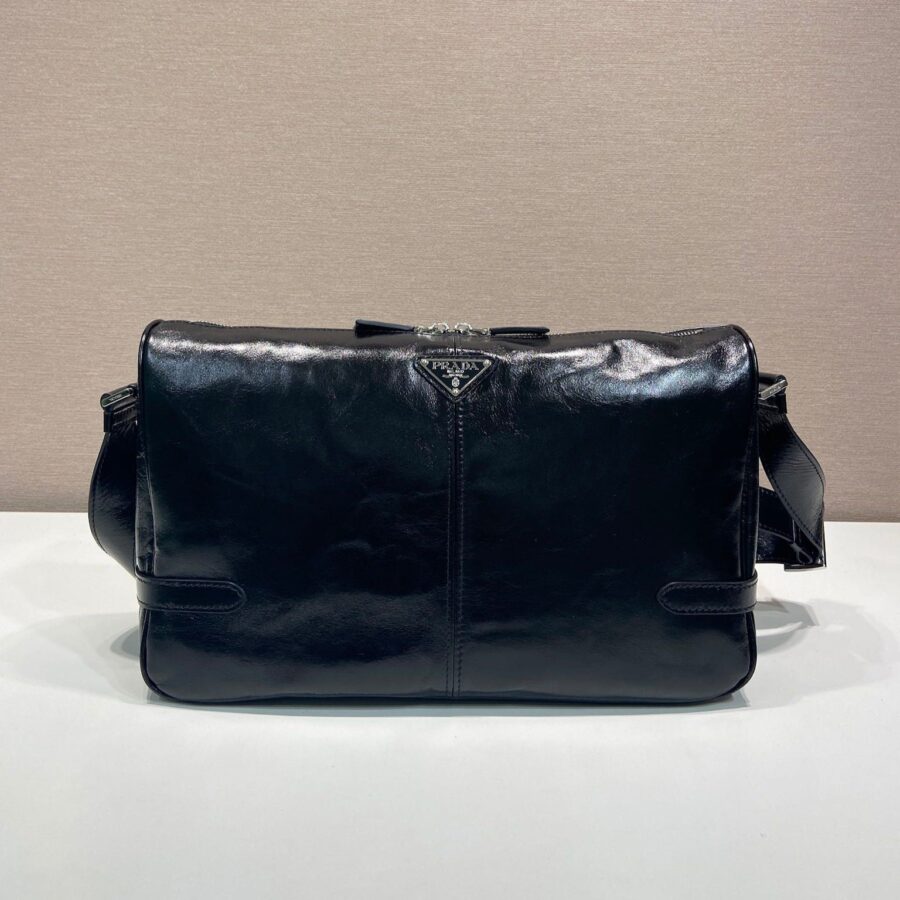 HOBO BAG 35 IN BLACK OIL WAX LAMBSKIN SILVER LOGO | Studio Nafay