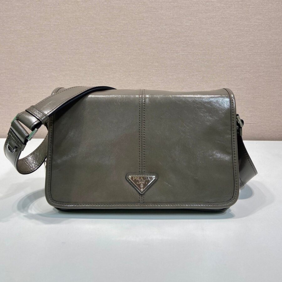 MESSENGER BAG 30 IN TROUT GRAY SOFT AND SHINY CALFSKIN | Studio Nafay