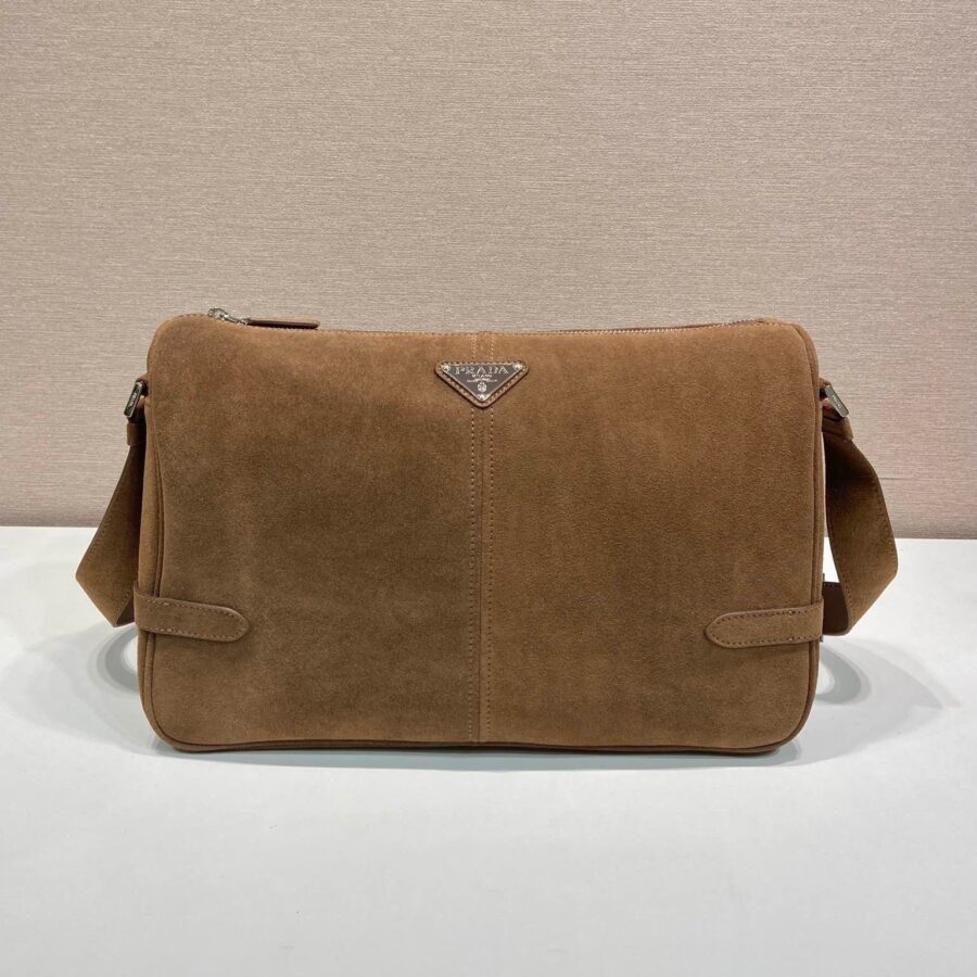 HOBO BAG 35 IN GINGERBREAD SUEDE SILVER LOGO | Studio Nafay