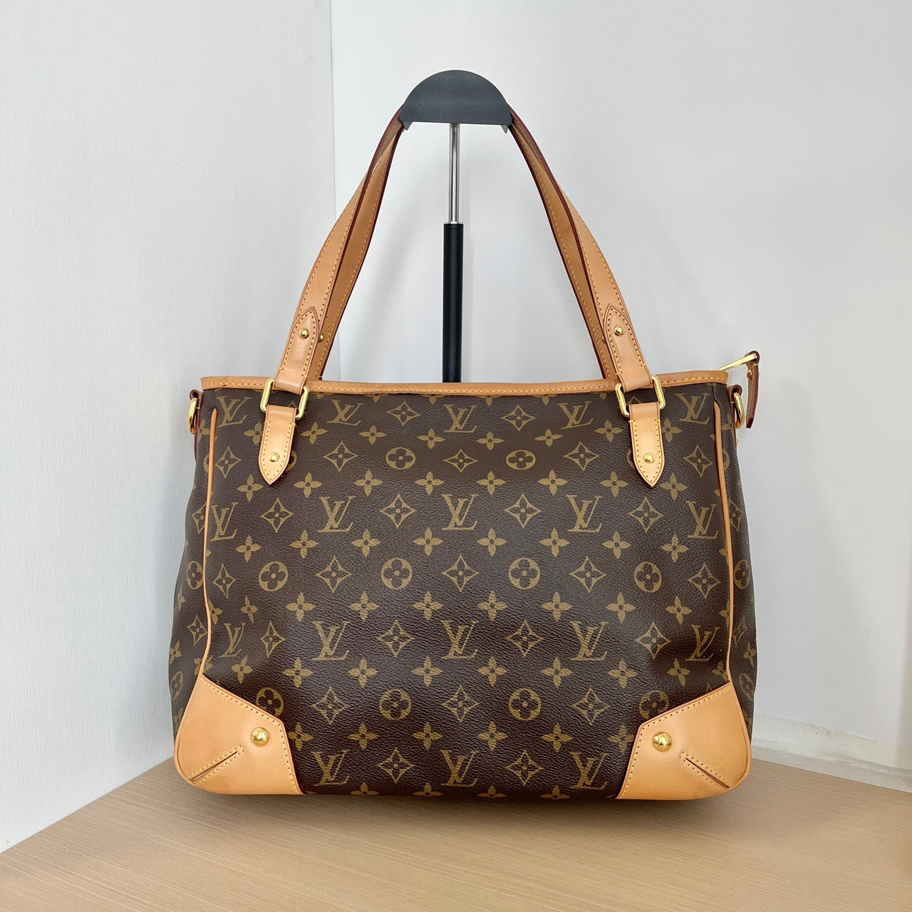 LOUIS VUITTONShoulder Bag