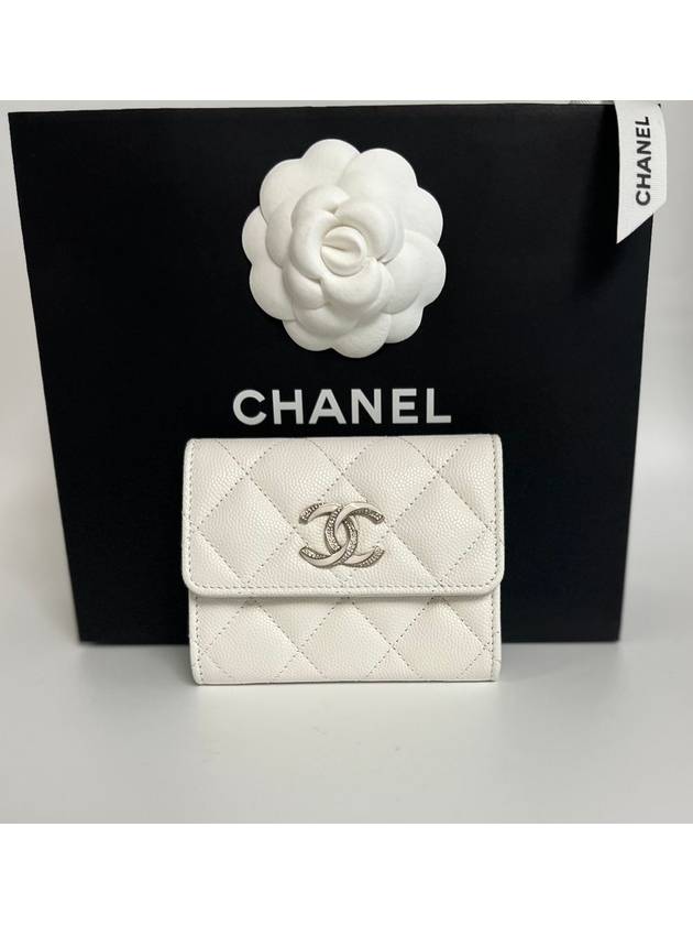 CC Logo Flap Caviar Card Wallet White Chanel