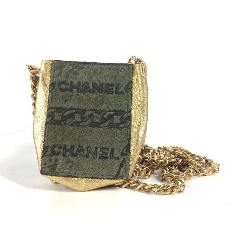 Chanel Pochette 30 Leather Shoulder Bag | Studio Nafay