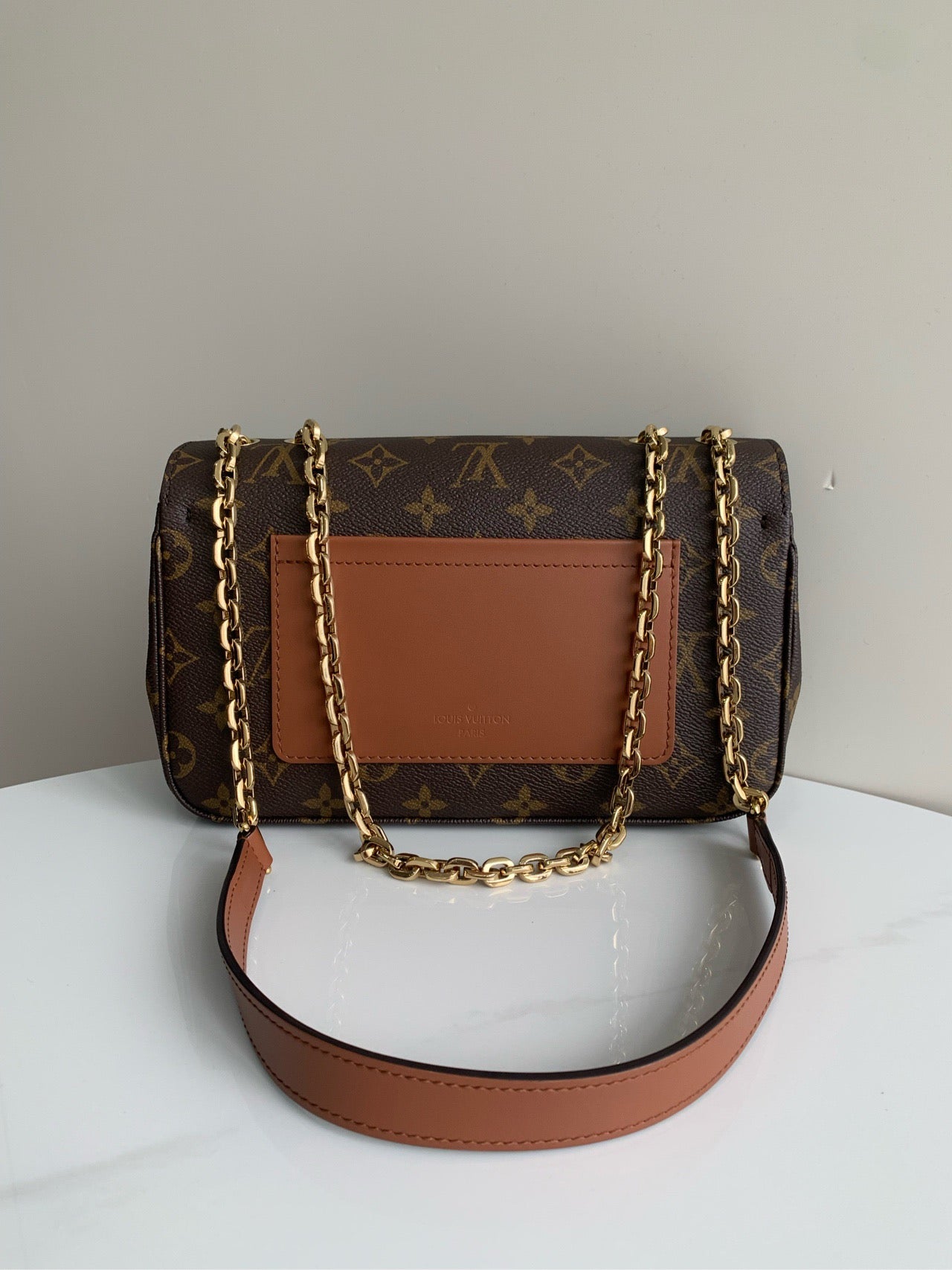 LOUIS VUITTONShoulder Bag