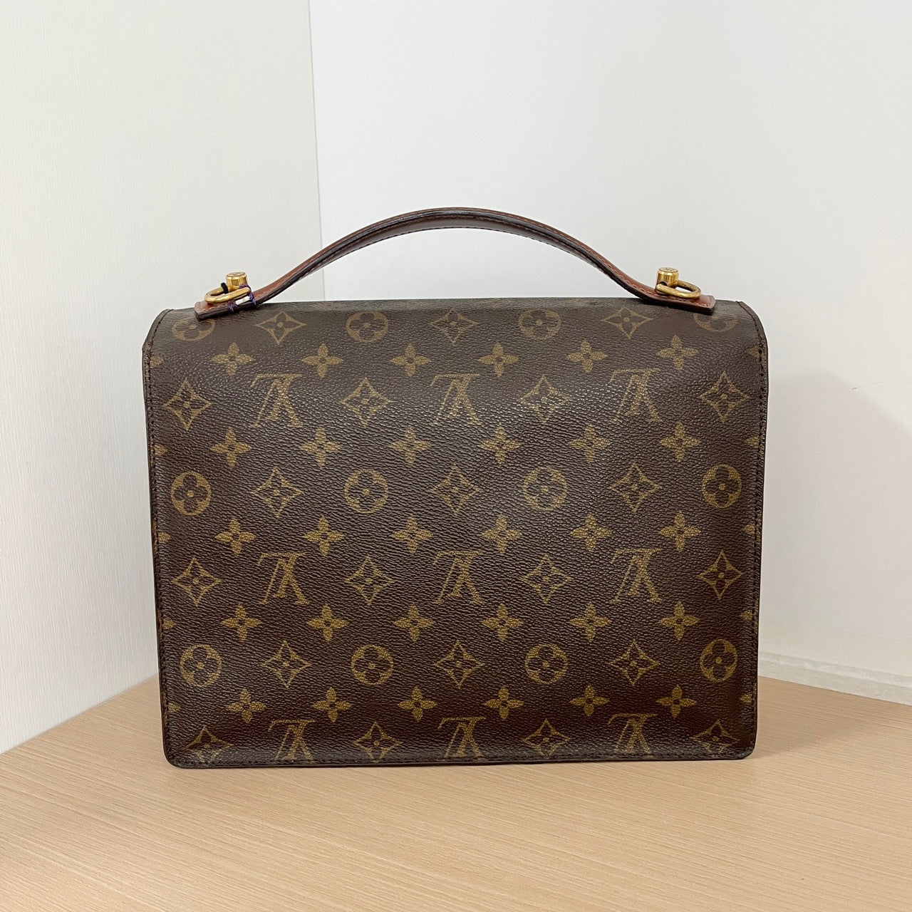 LOUIS VUITTONShoulder Bag