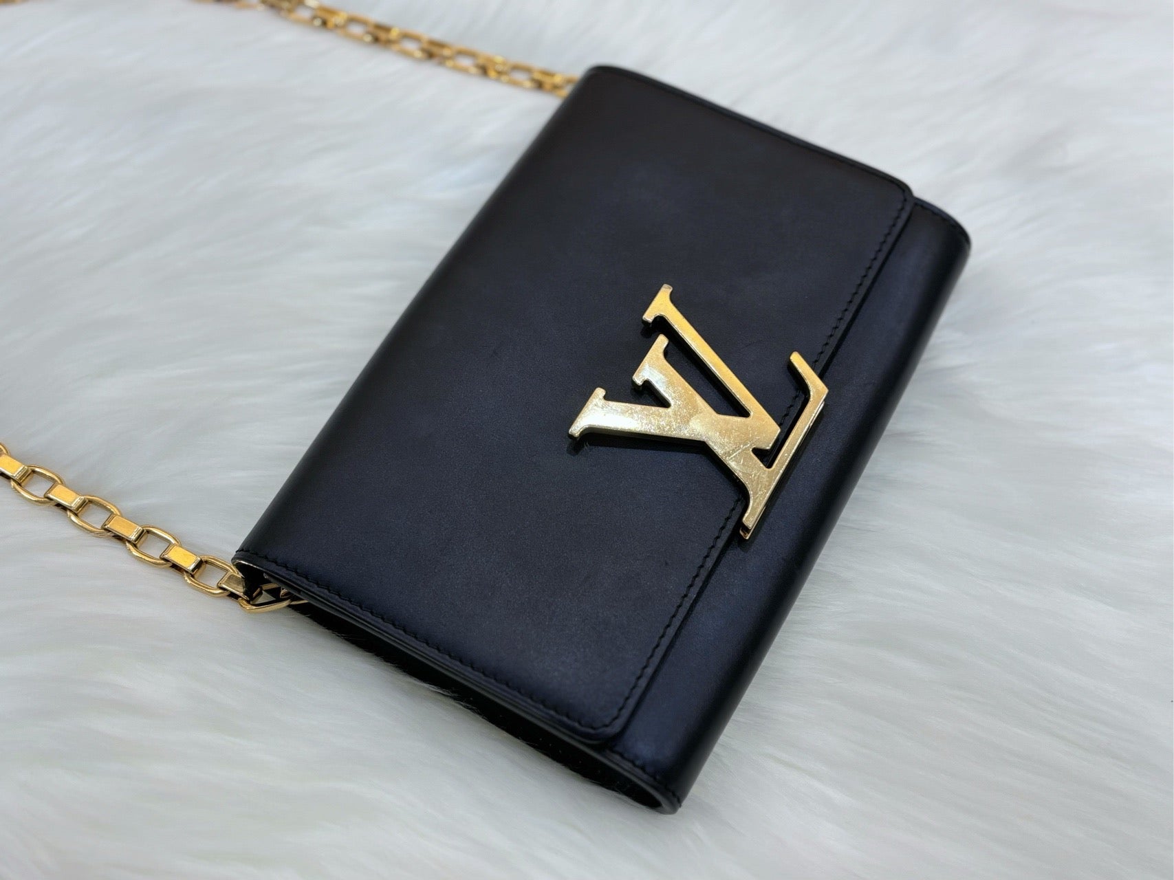 LOUIS VUITTONShoulder Bag