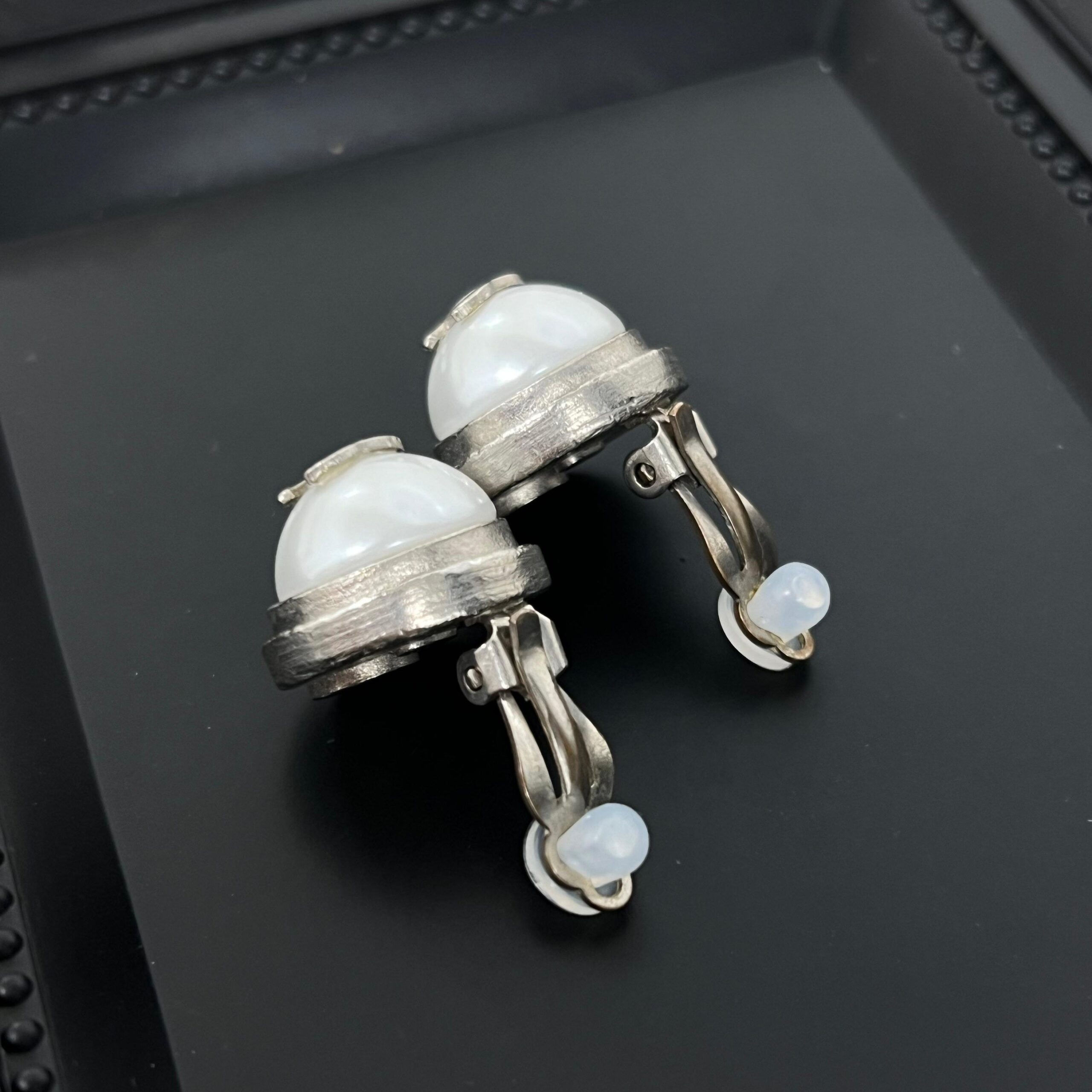 Chanel Ear Clip Handbag Luxury Designer Handbag 2