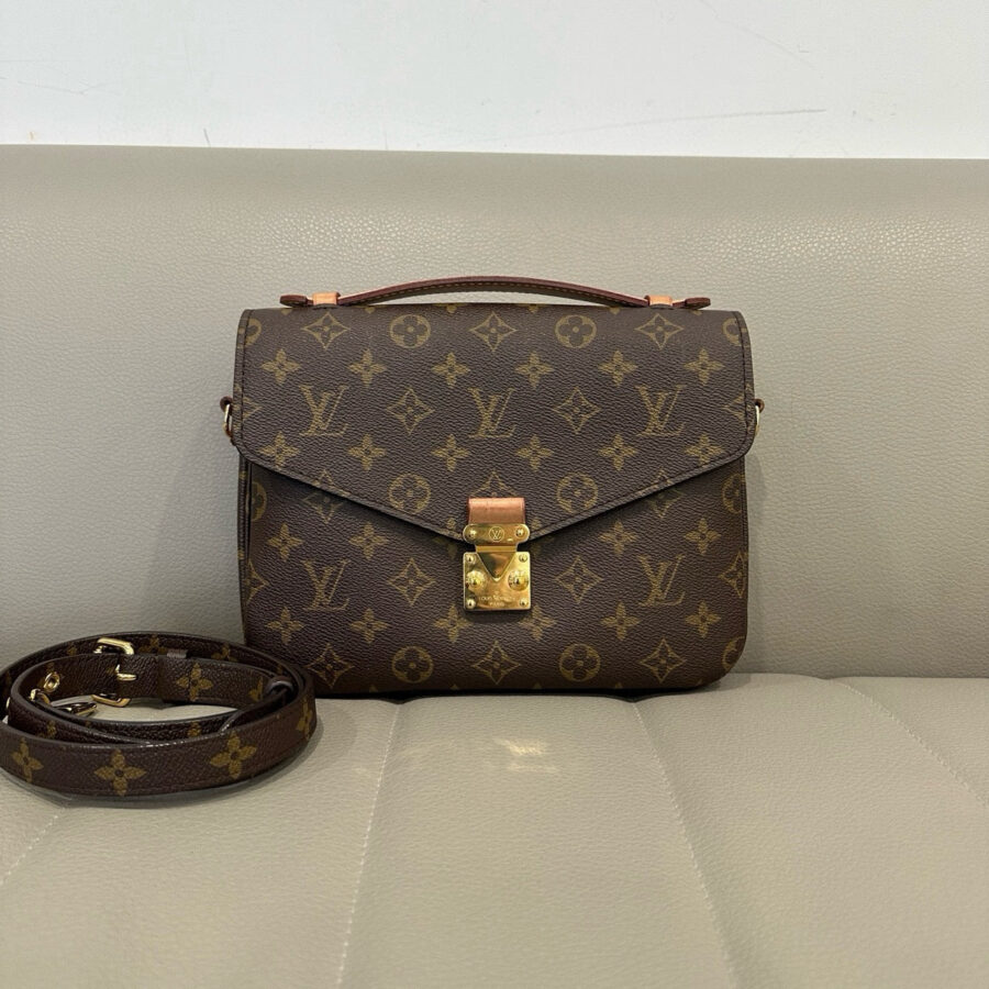 LOUIS VUITTONShoulder Bag | Studio Nafay