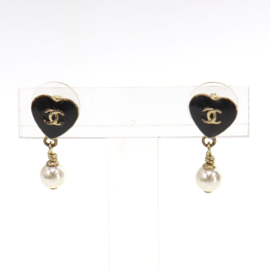 Chanel Black Heart Logos Handbag | Studio Nafay