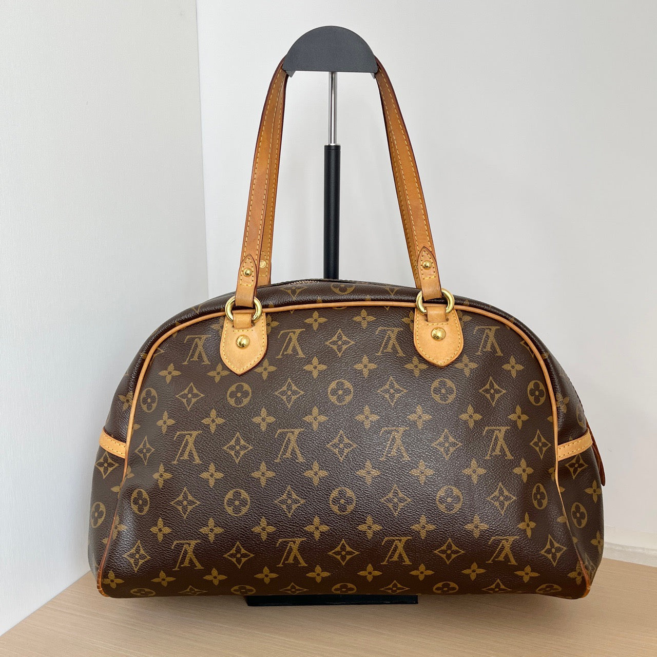 LOUIS VUITTONShoulder Bag