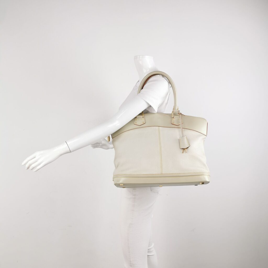 Louis Vuitton Suhali Lockit Leather Shoulder Bag 250109781018346 - Product Image 2