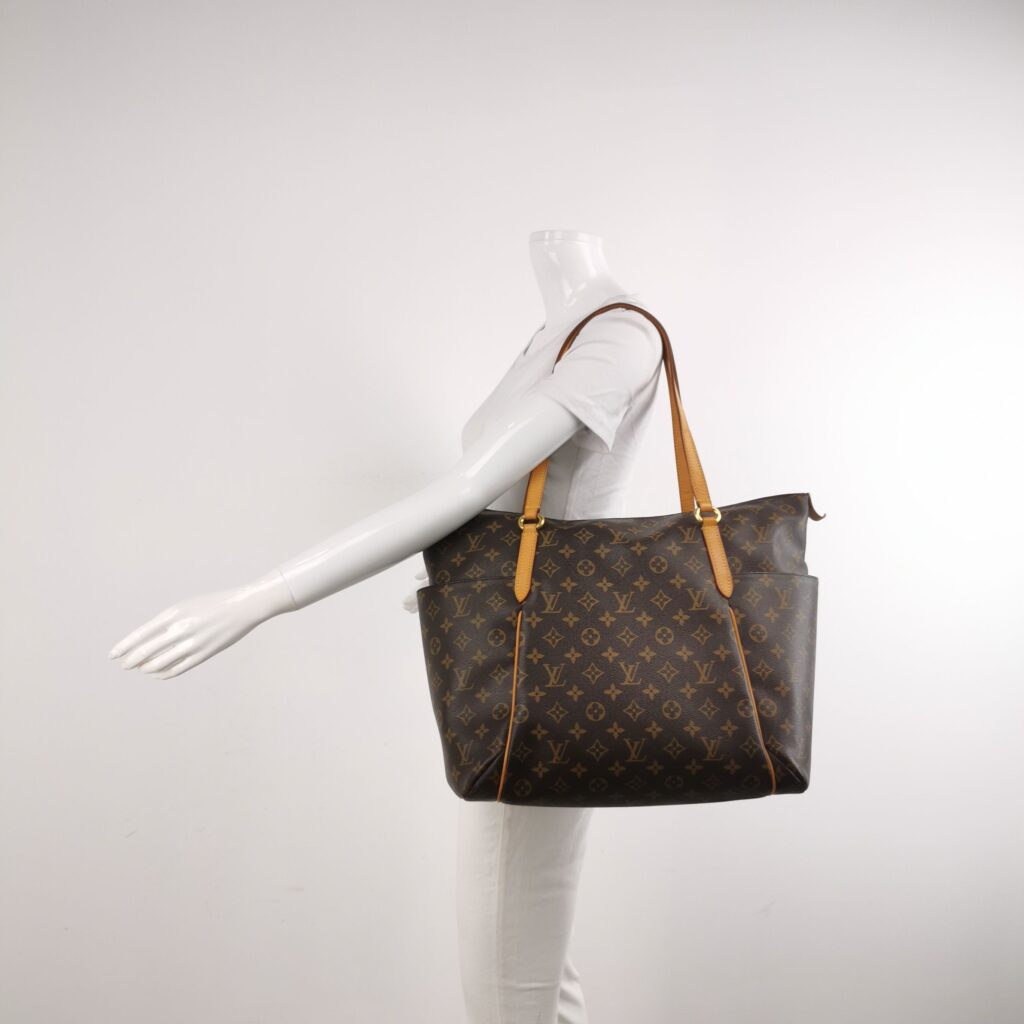 Louis Vuitton Totally Monogram Canvas Shoulder Bag 24121678985262 - Product Image 2