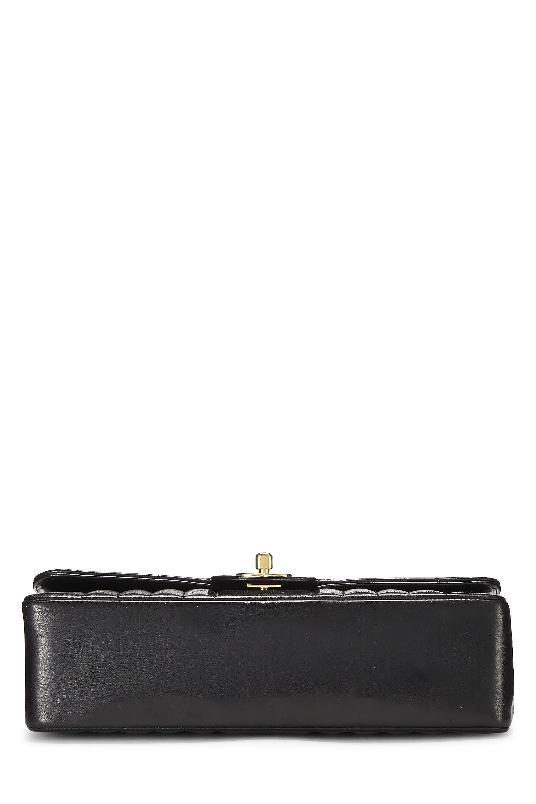 Chl, Black Vertical Lambskin Classic Flap Medium, Black