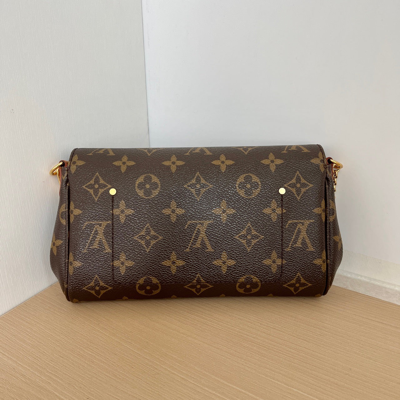 LOUIS VUITTONShoulder Bag