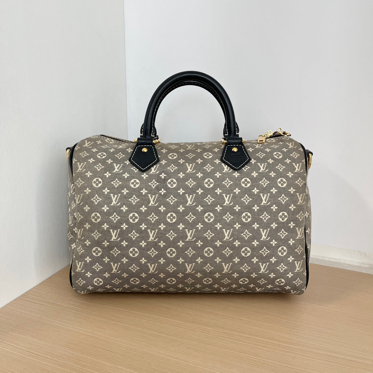 LOUIS VUITTONShoulder Bag