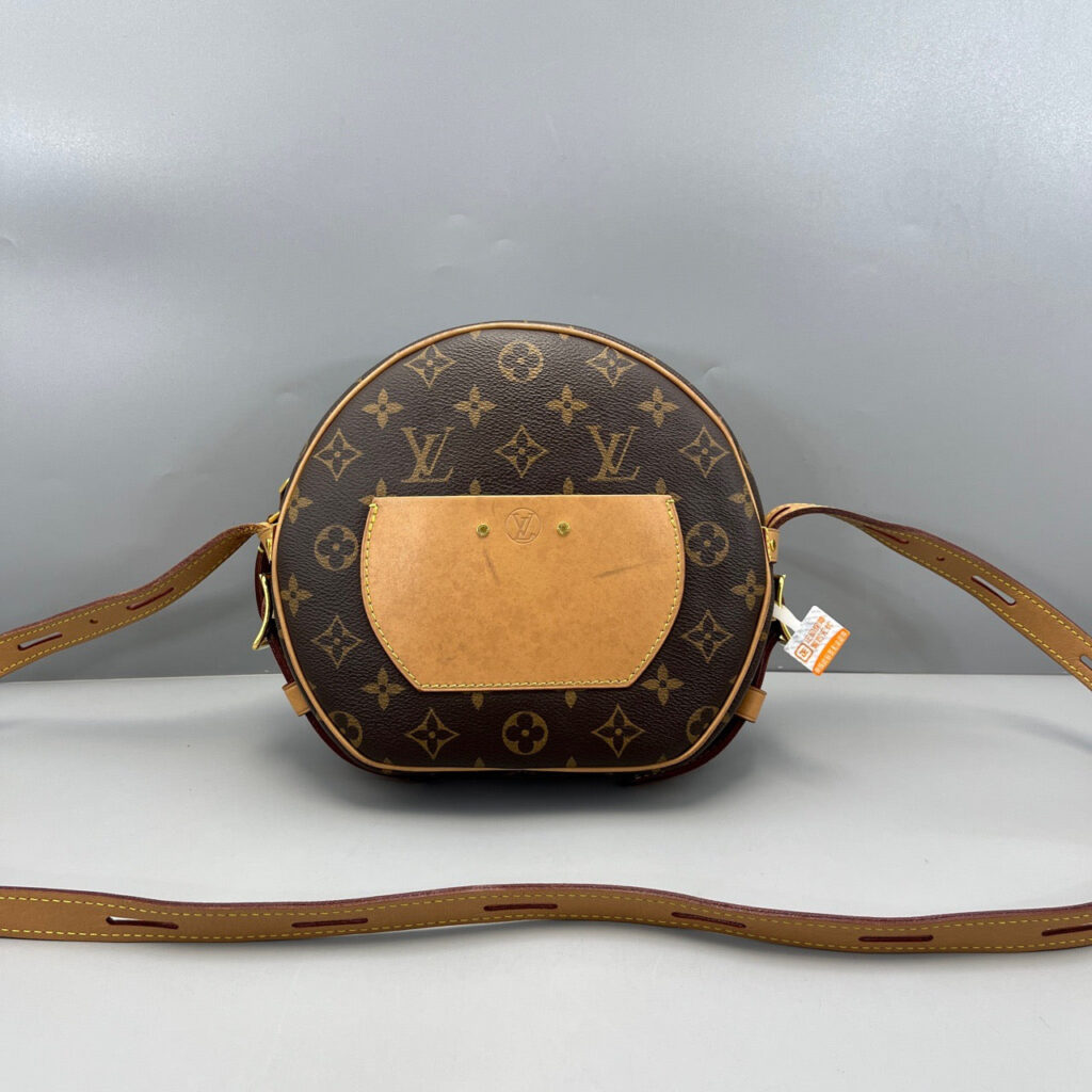 LOUIS VUITTONShoulder Bag - Product Image 2