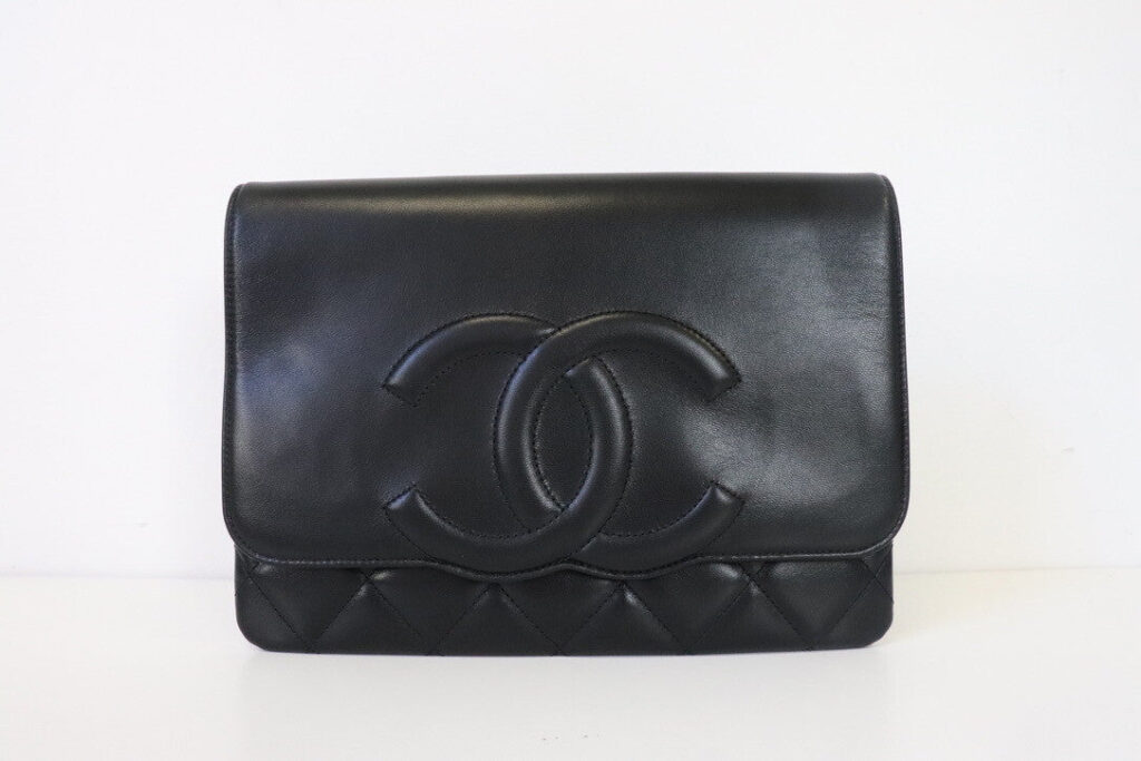 CHANEL CC LAMBSKIN CLUTCH BAG | Studio Nafay