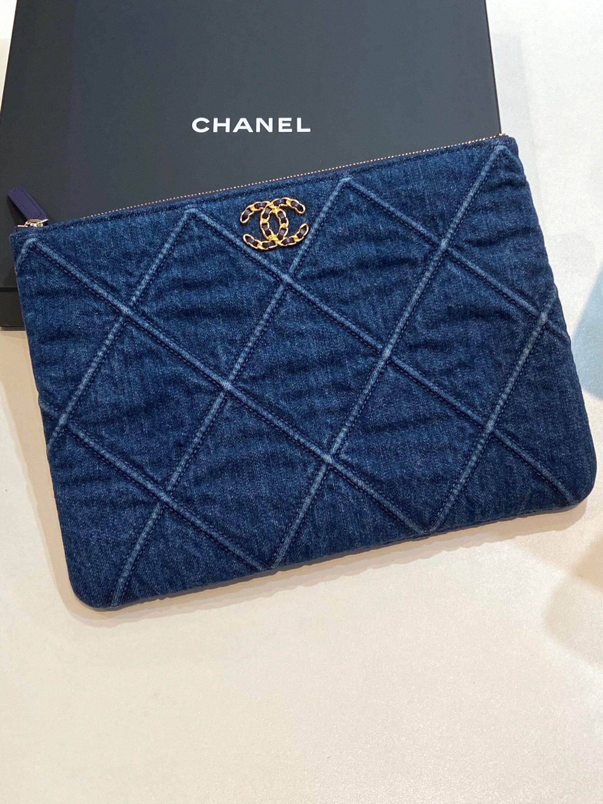 CHANEL POUCH