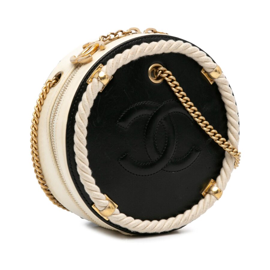 Chanel En Vogue Round Bag | Studio Nafay