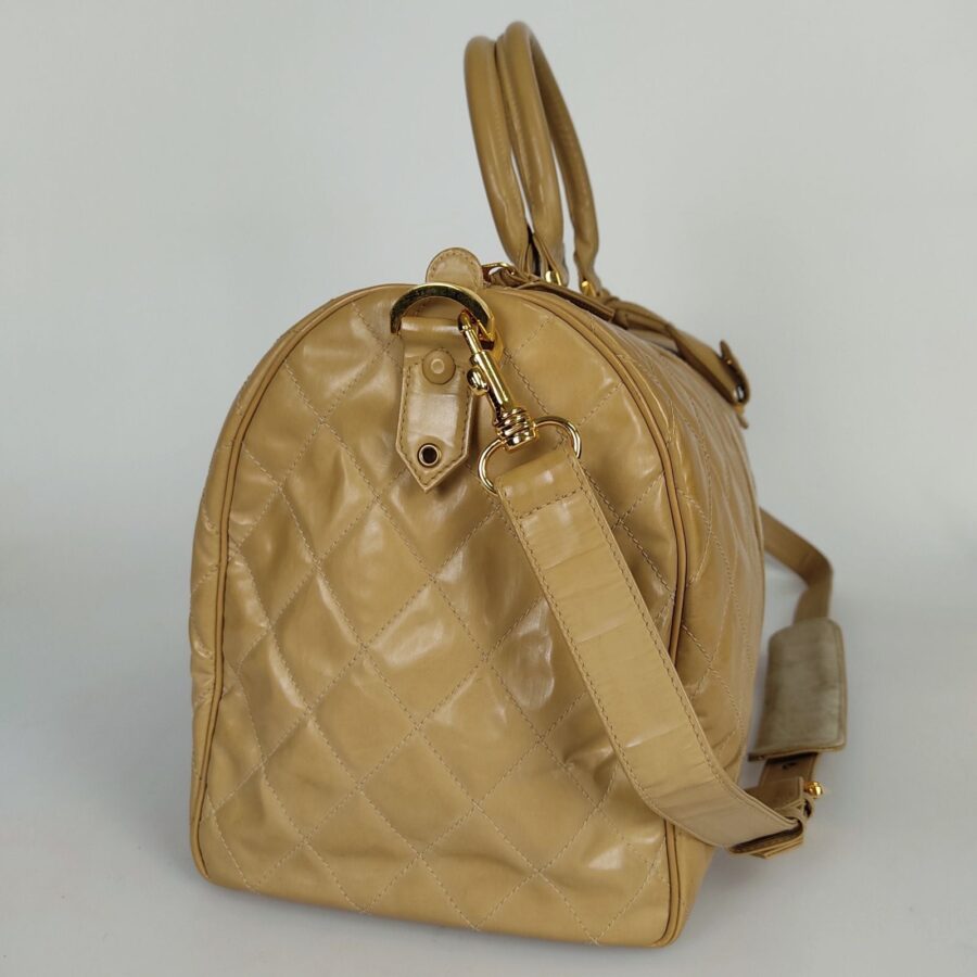 CHANEL Chanel Chanel quilted travel bag in beige patent leather | Studio Nafay