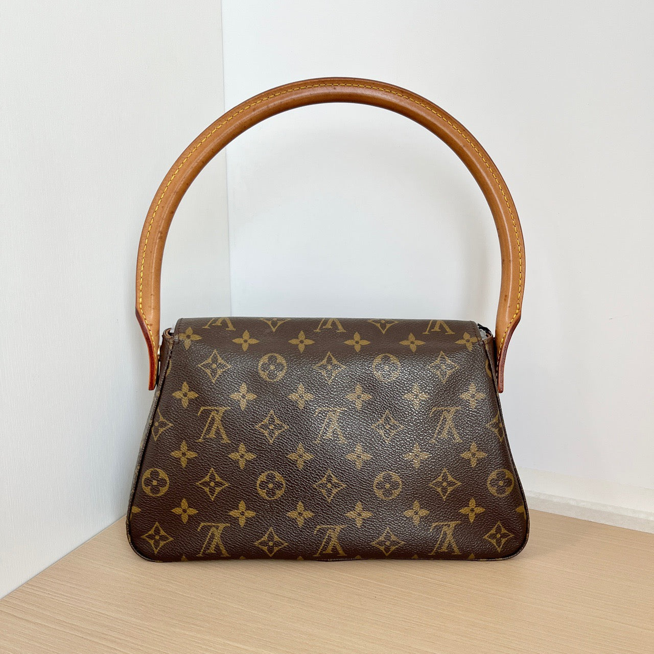 LOUIS VUITTONShoulder Bag