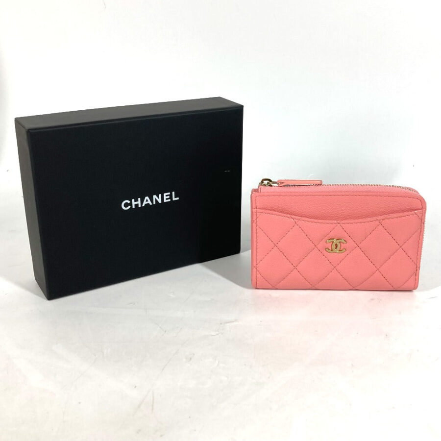 Chanel 30 Pink Elegant Handbag 4 | Studio Nafay