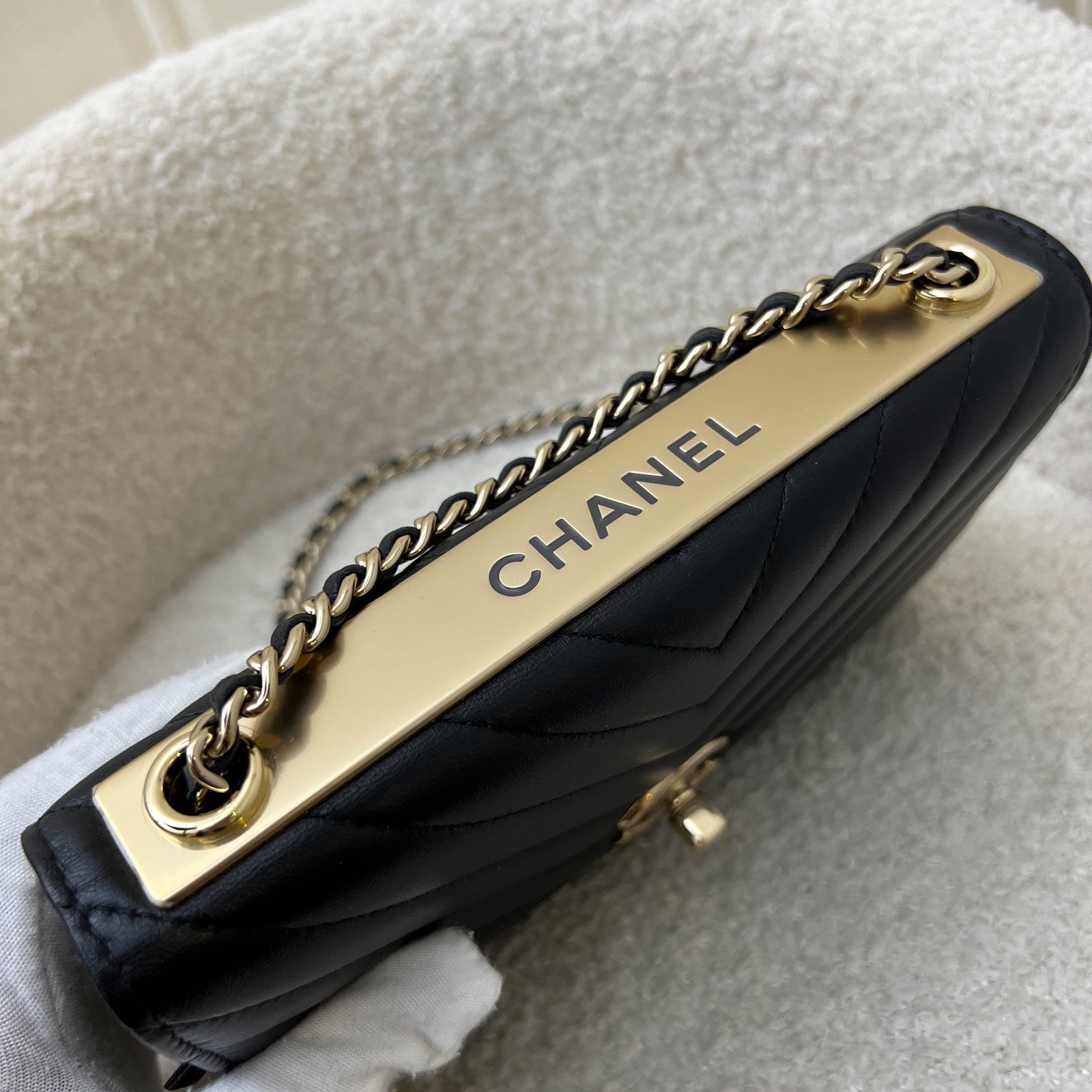 Chanel Trendy CC Wallet on Chain WOC in Black Chevron Lambskin and LGHW (Model: ) Crossbody