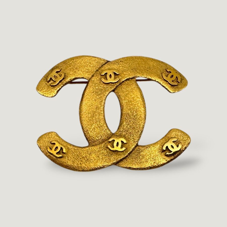 Chanel Brooch Handbag Luxury Designer Handbag 23 | Studio Nafay