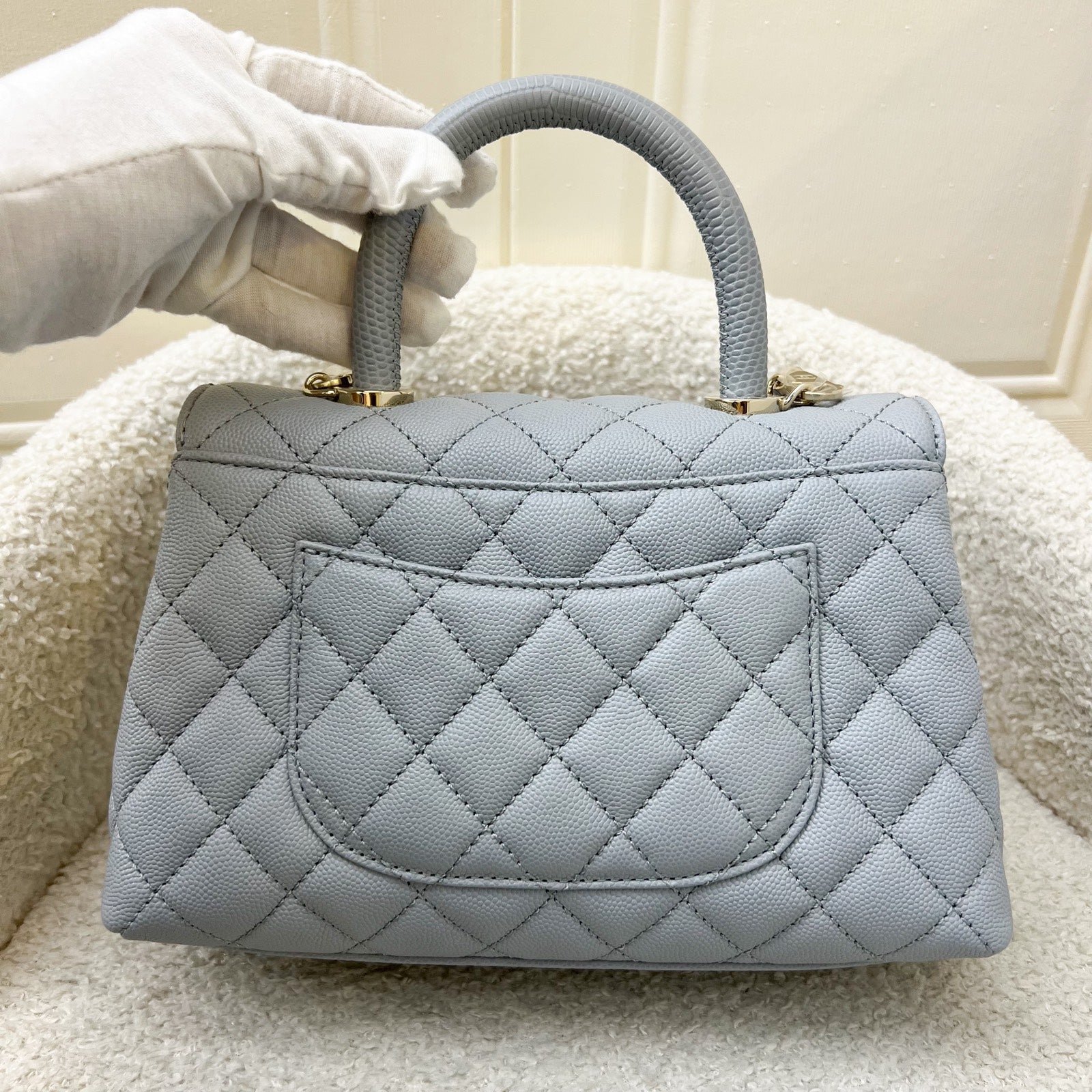 Chanel Small 24cm Coco Handle Flap Bag in 24P Light Grey Caviar and LGHW ( )