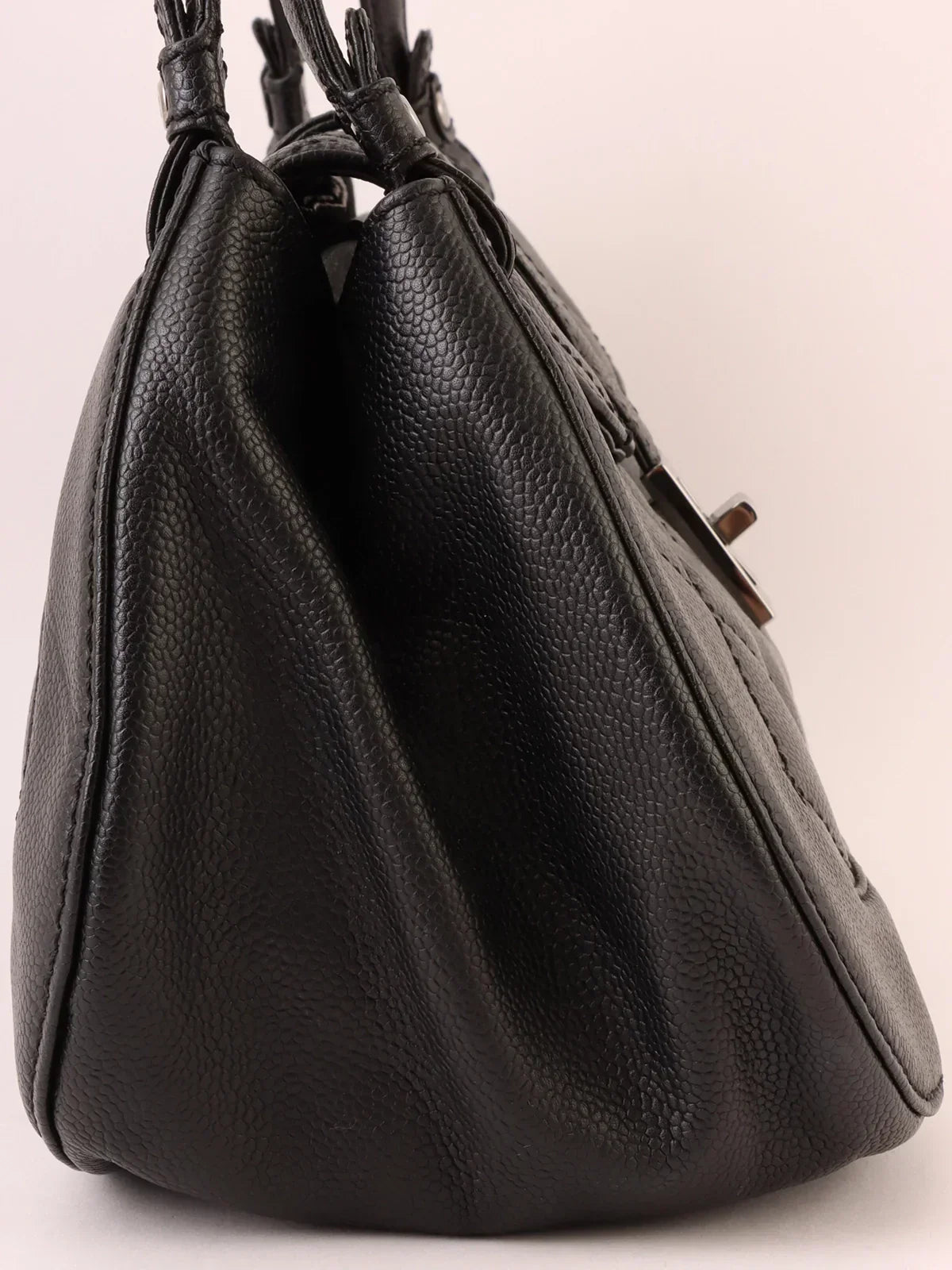 Chanel Around Made Caviar Skin. Shoulder Bag Black