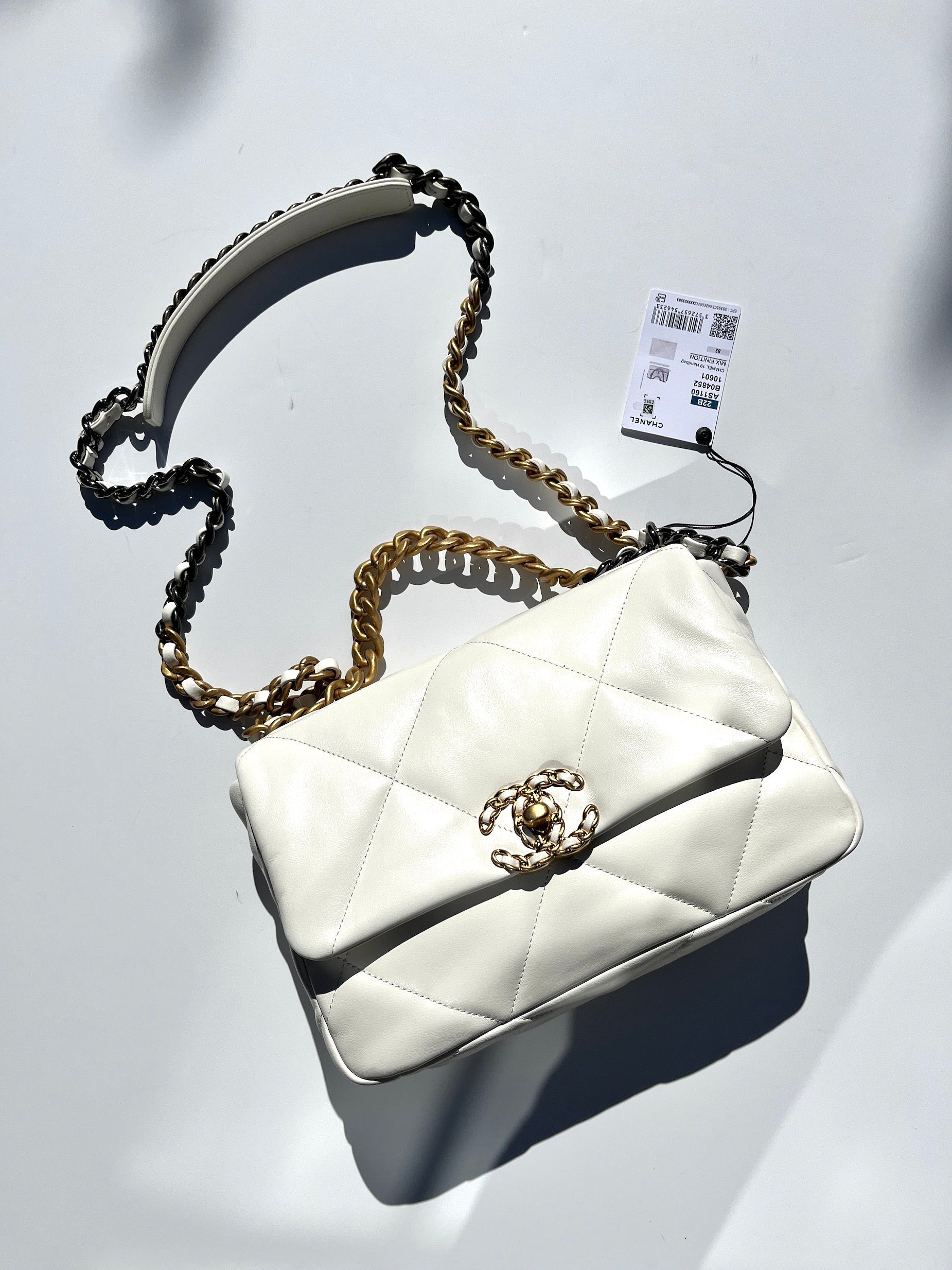 New CHANEL 19 White Flap Bag