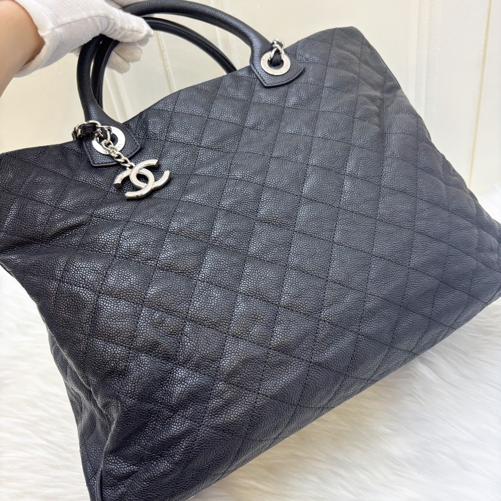 Chanel Seasonal Large Tote with CC Logo Charm in Black Caviar and SHW (Model: )