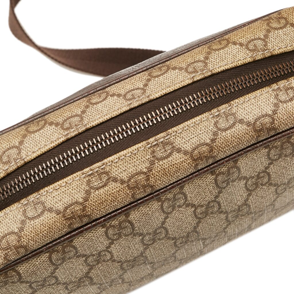 Gucci GG Supreme Crossbody Crossbody Bag - Product Image 2