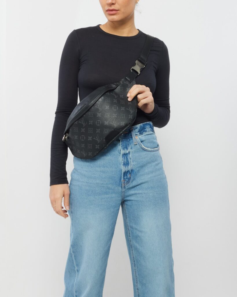 Louis Vuitton Monogram Discovery Bumbag PM - Product Image 2