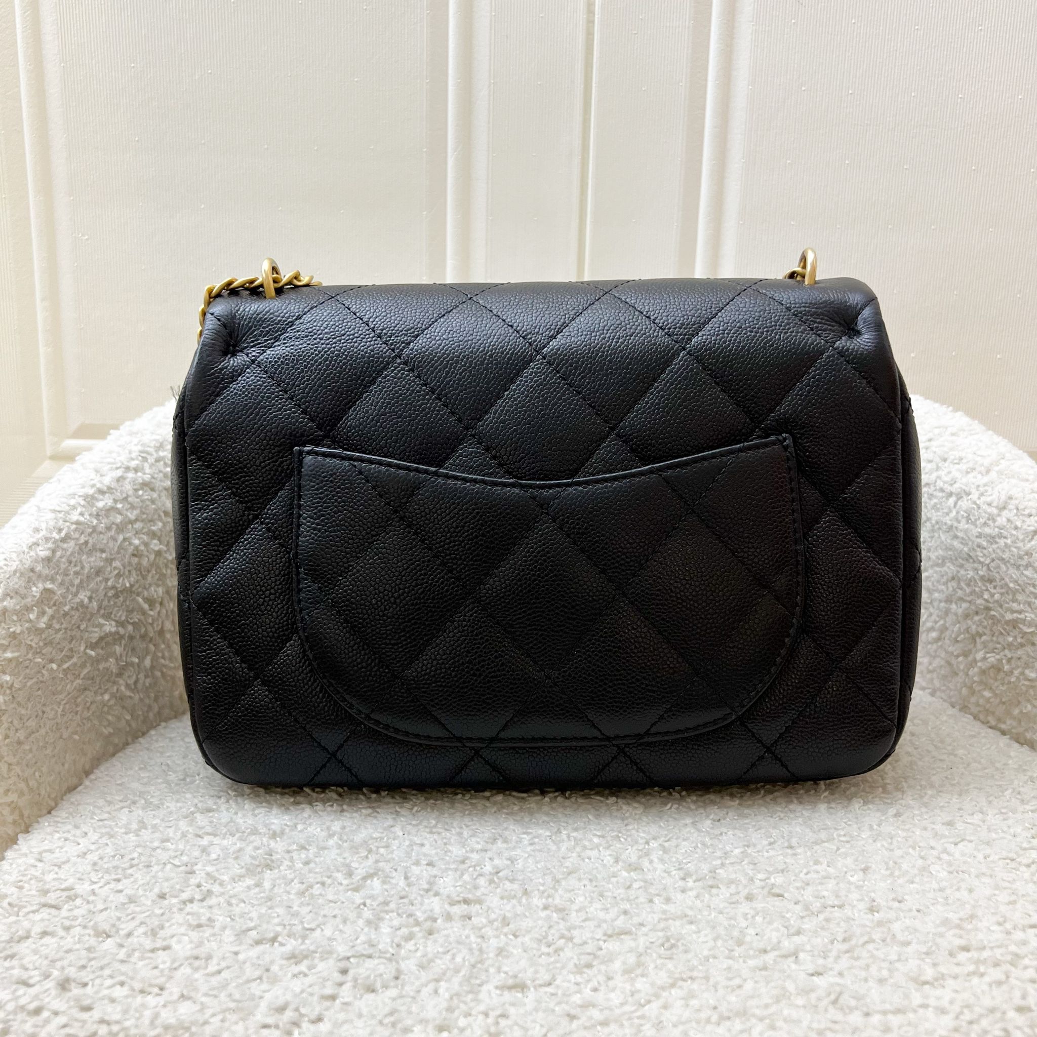 Chanel 24P Heart Adjustable Chain Small / Medium 24cm Flap Bag in Black Caviar AGHW (Model: )