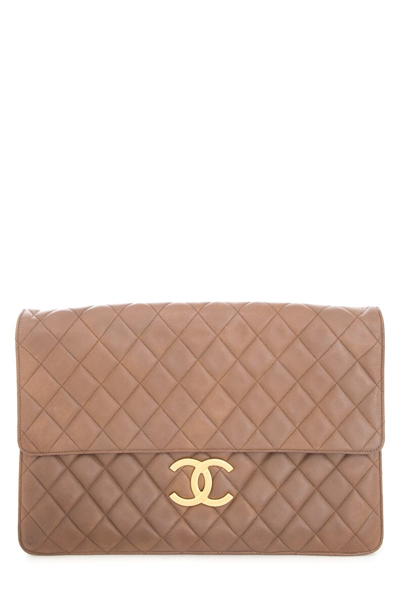 Chanel – Beige Quilted Clutch on Chain With Gold Hardware