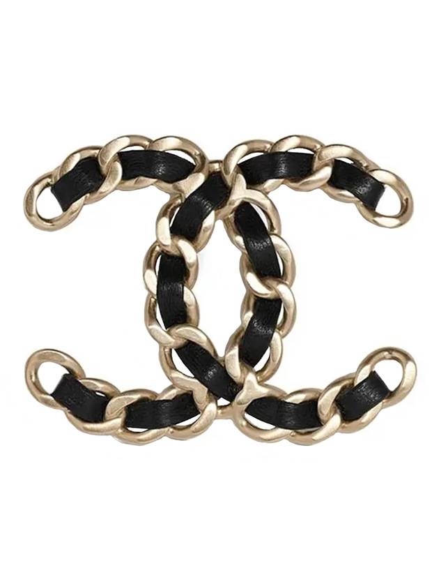 CC Logo Chain Metal Brooch Black Chanel | Studio Nafay