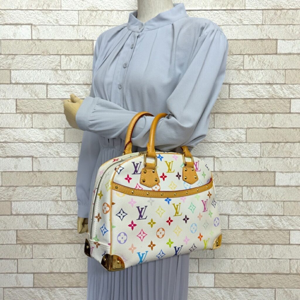 Louis Vuitton Blanc Monogram colore Handbag - Product Image 2