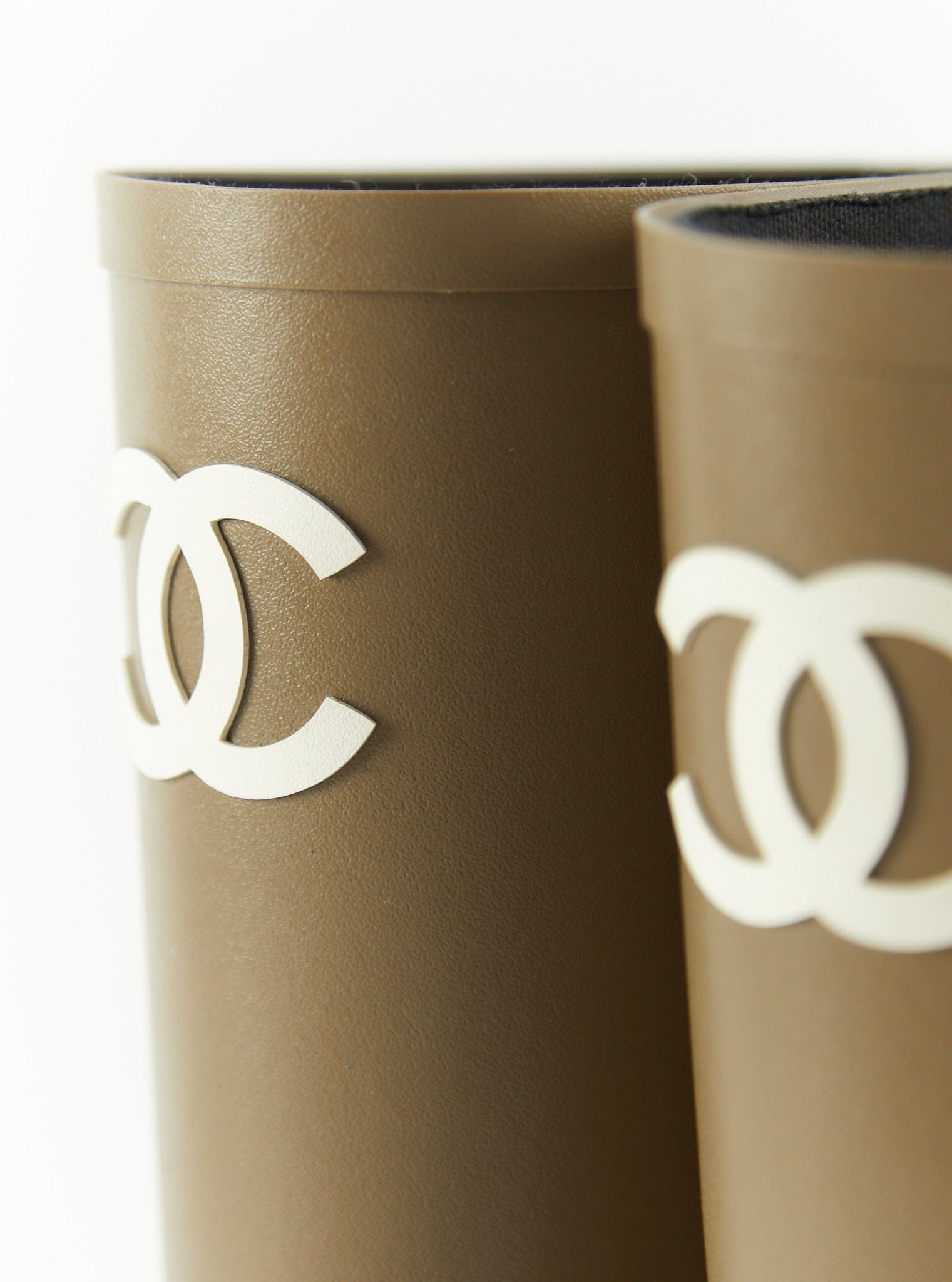 Chanel MM Elegant Handbag - Product Image 2