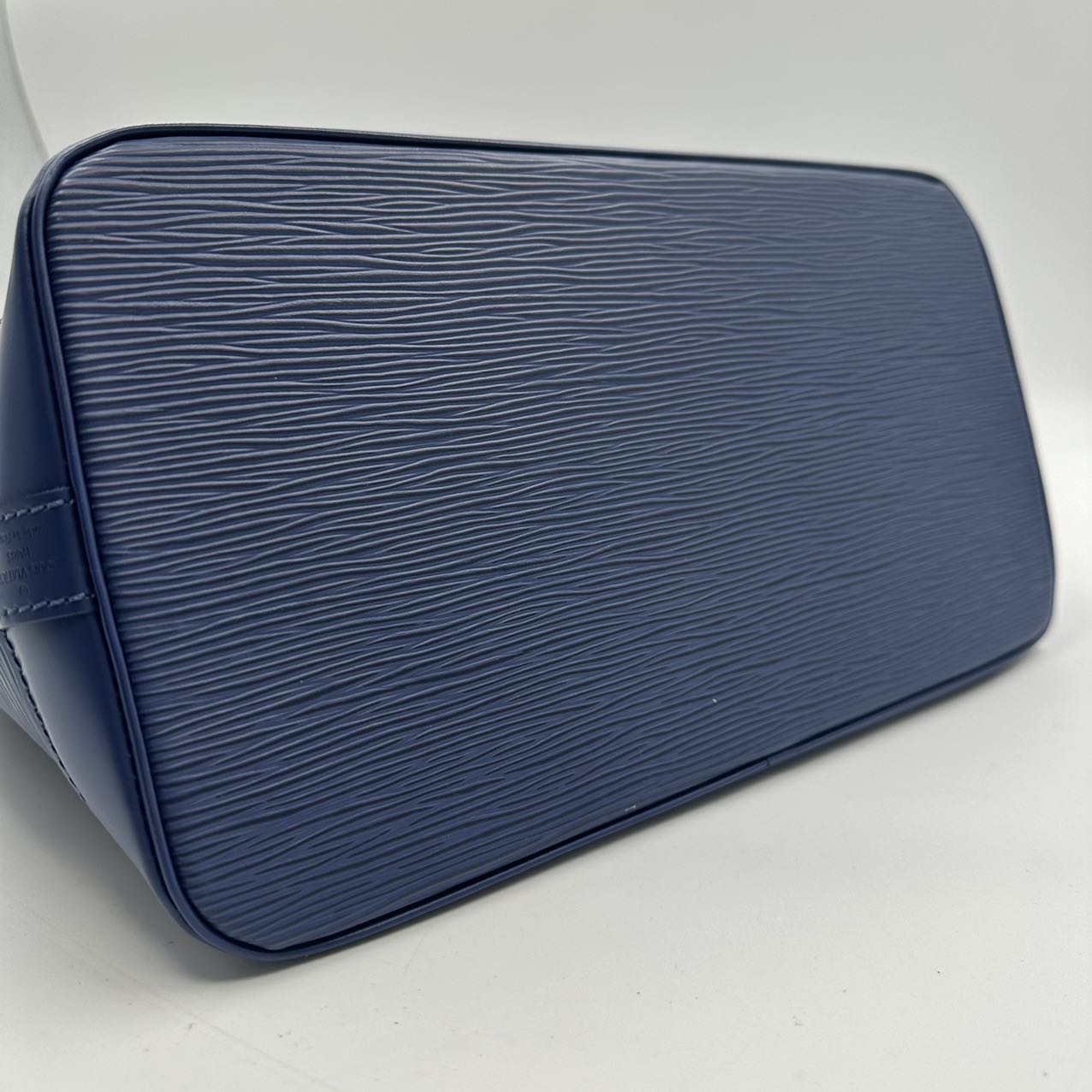 LOUIS VUITTONEpi Arma Bag Blue