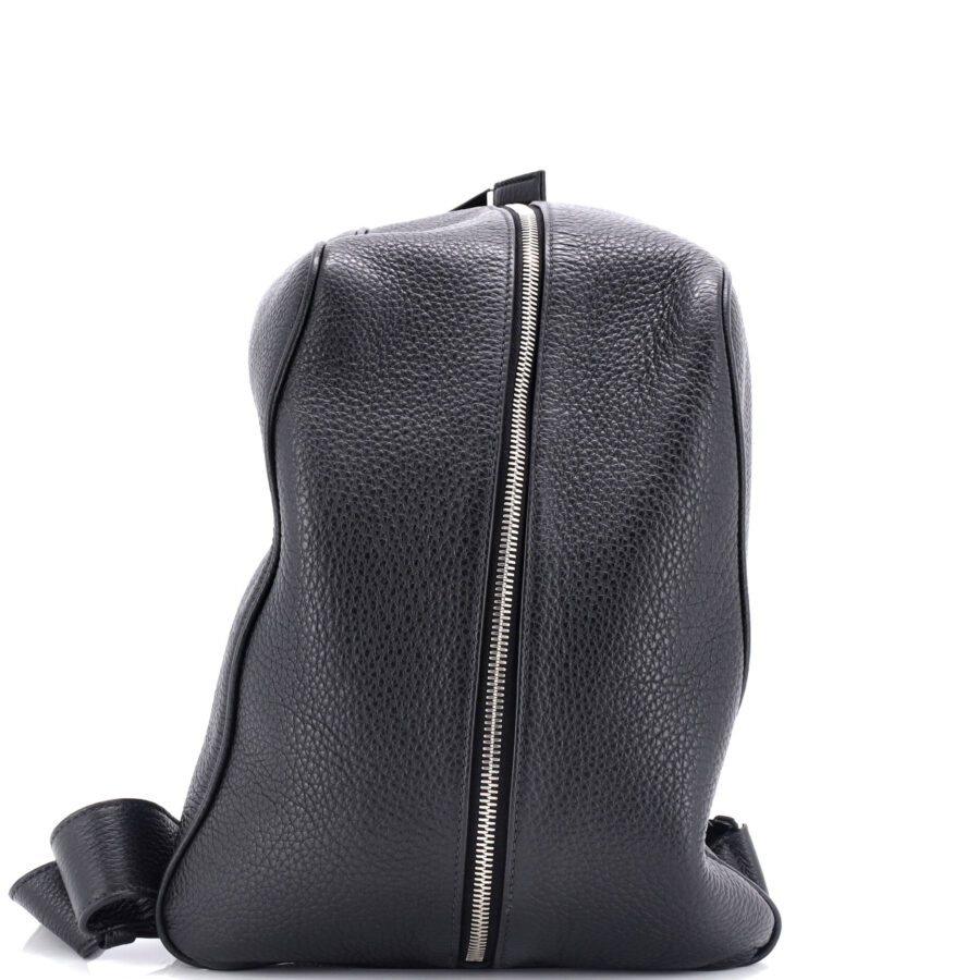 Triangle Zip Backpack Leather | Studio Nafay