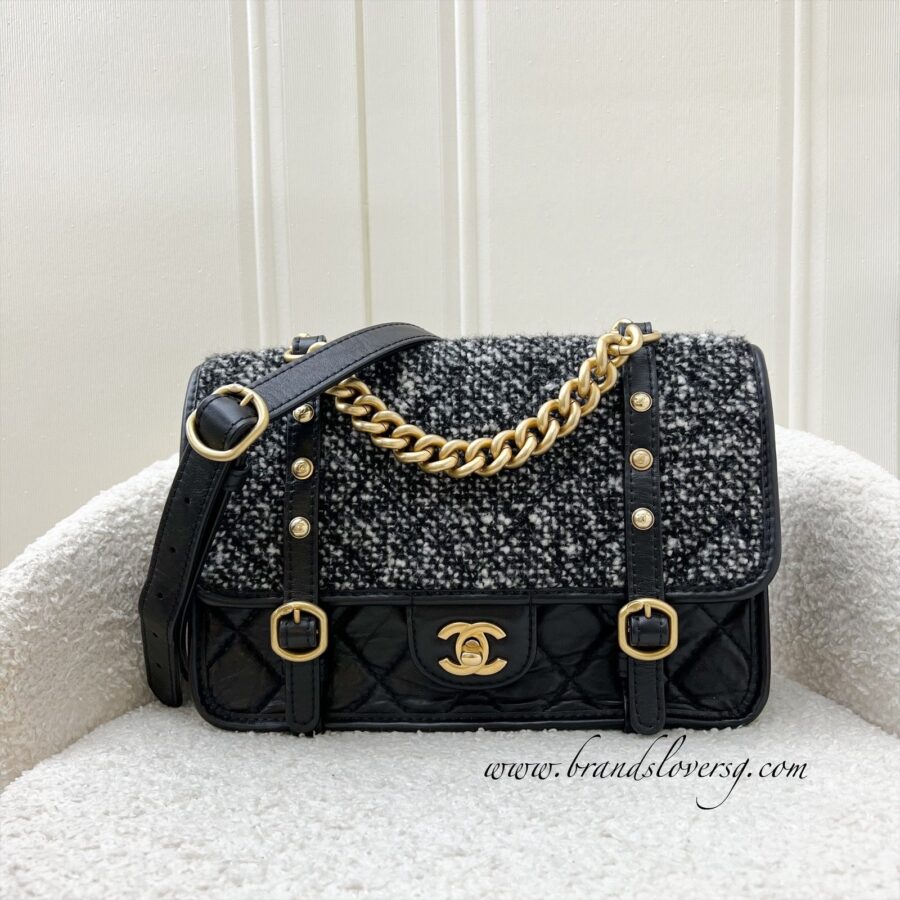 Chanel 21B Messenger Flap Bag in Black and White Tweed, Calfskin and AGHW | Studio Nafay