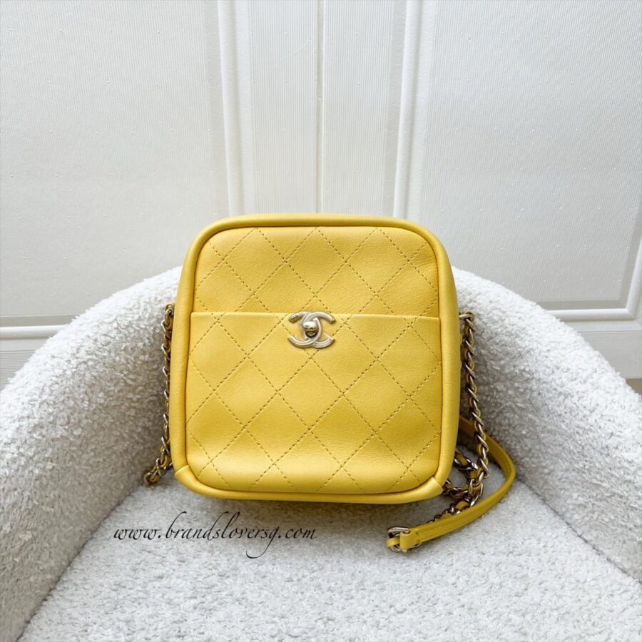 Chanel 19C Casual Trip North South Camera Bag in Yellow Stiff Lambskin and GHW | Studio Nafay