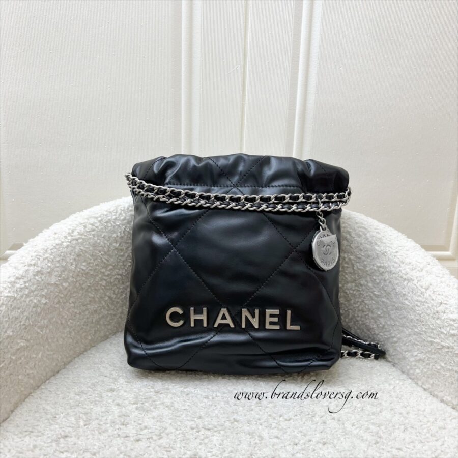 [Un - Full set - ] Chanel 22 Mini Hobo Handbag in Black Shiny Calfskin and SHW | Studio Nafay