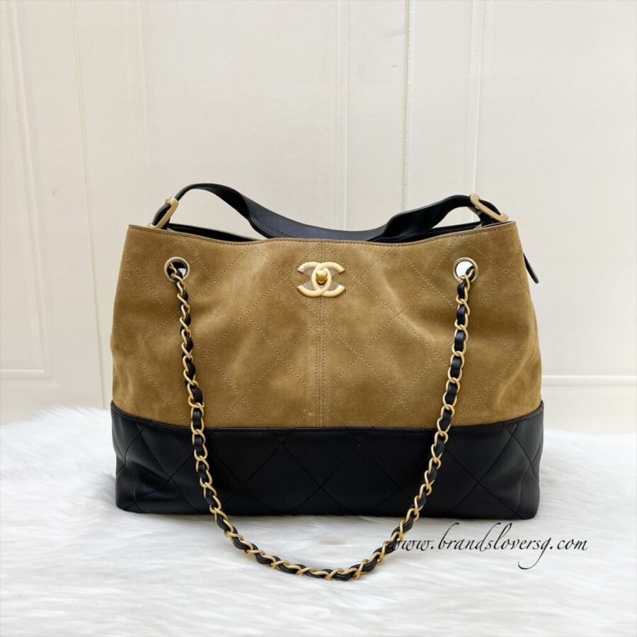 Chanel Tote black bag – front view