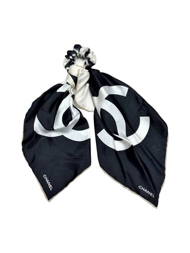 CC Logo Scrunchie White Black Chanel | Studio Nafay